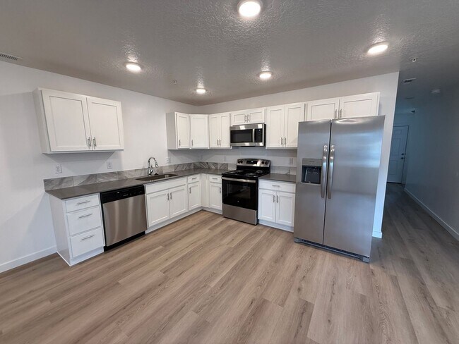 Building Photo - 5697 E Surfers Pt Ln