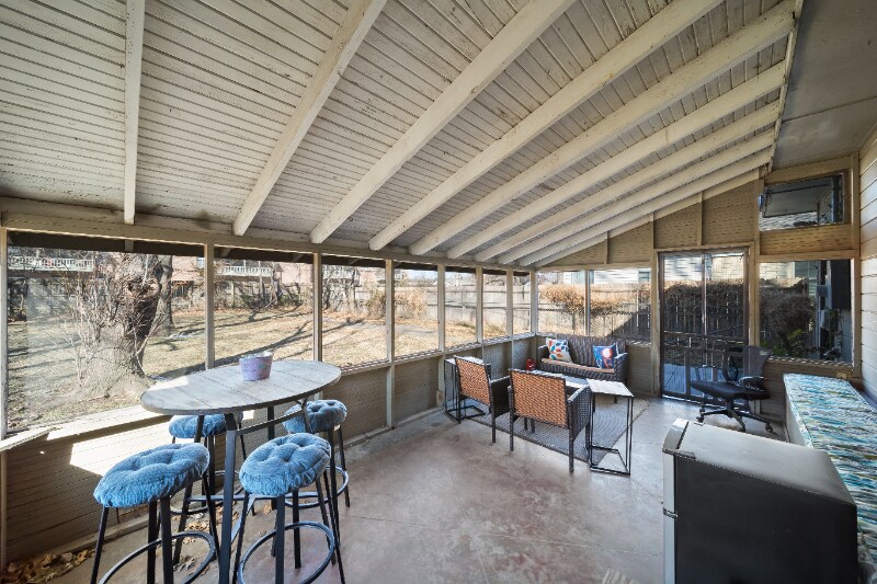 Building Photo - 1206 Oakwood Dr