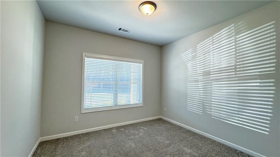 Building Photo - 4587 Silver Oak Dr