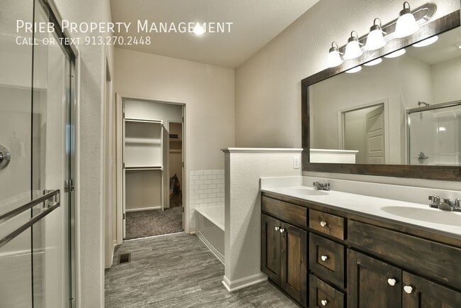 Building Photo - 443 W Apache St