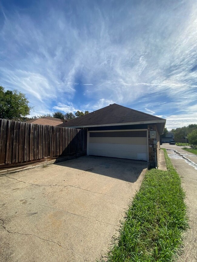 Building Photo - An Affordable and Beautiful Home
