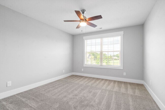 Building Photo - 1065 Veridian Dr