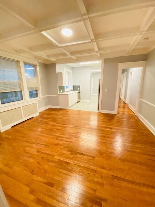 Building Photo - 337 Winthrop Ave