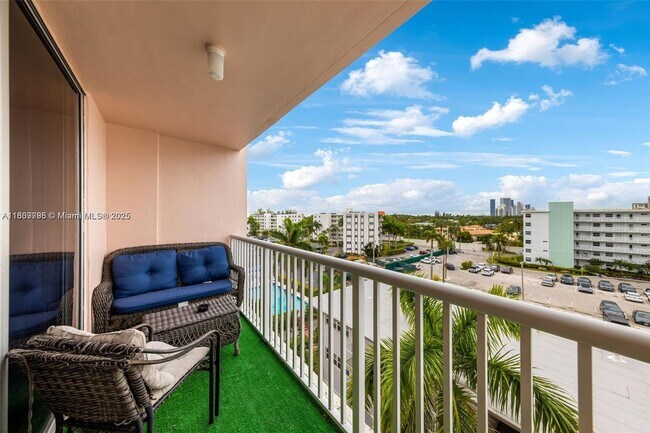 Building Photo - 3161 S Ocean Dr