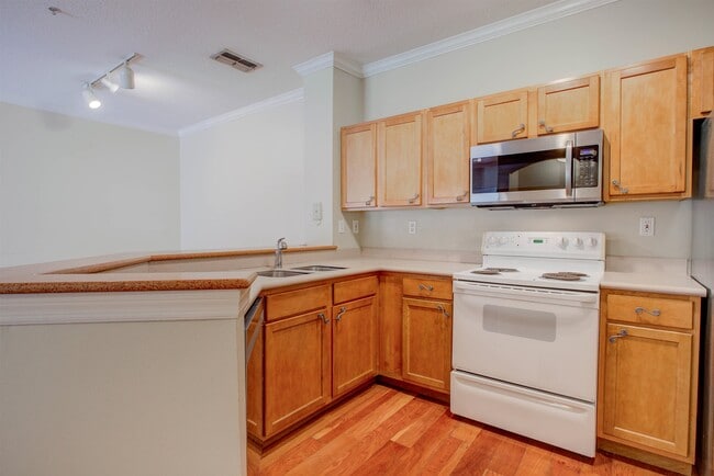 Building Photo - 520 Florida Club Blvd