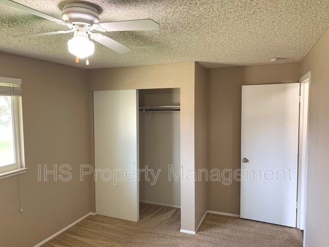 Building Photo - 912 E Eastlake Dr
