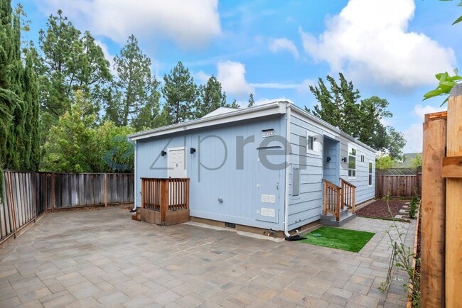 Building Photo - 10112 Westminster Ct