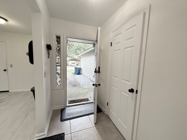 Building Photo - Peaceful Townhome in Fort Caroline with Fu...