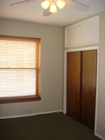 huge south bedroom: 11x17 ft (w/ceiling fan) - 756 W California Ter