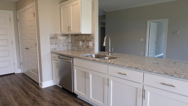 Building Photo - 474 N Yona Ln