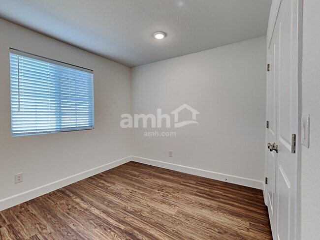 Building Photo - 10044 Spire St