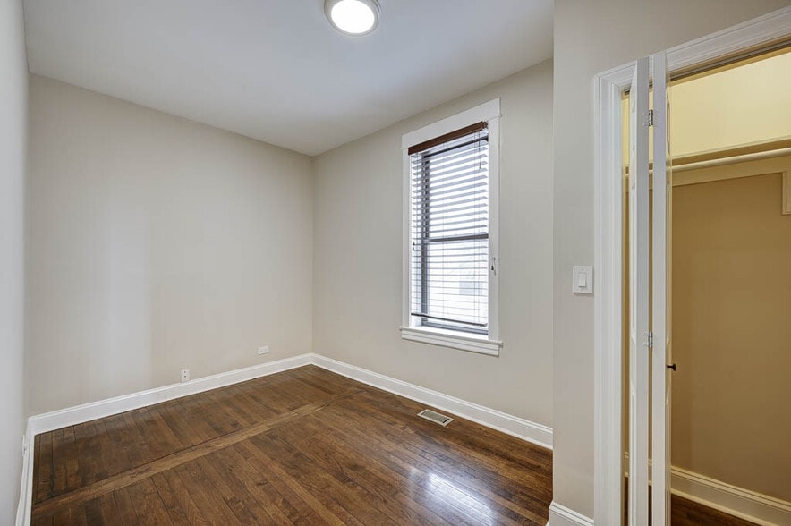 Building Photo - 2013 N Hoyne Ave