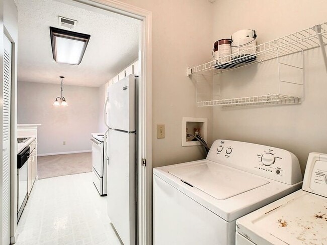 Building Photo - 713 Secret Harbor Ln
