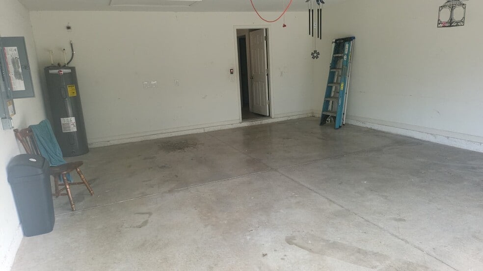 Building Photo - 23361 Avacado Ave