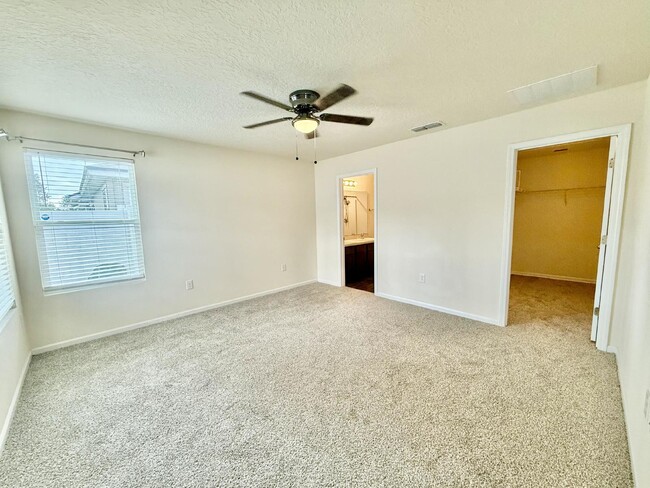 Building Photo - 3/2 Available for Rent in Oakleaf Area