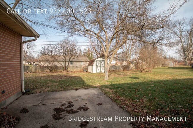 Building Photo - 3 bedroom, 1.5 bath ranch home with shed a...