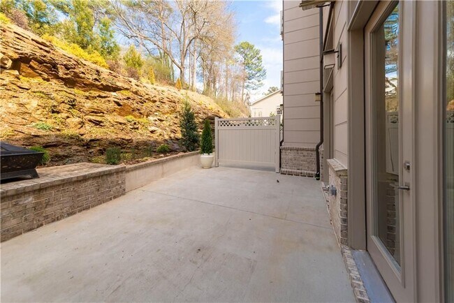 Building Photo - 172 Oxbo Rd