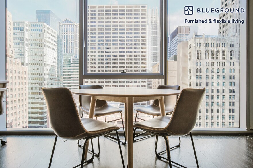 Building Photo - 215 W Lake St