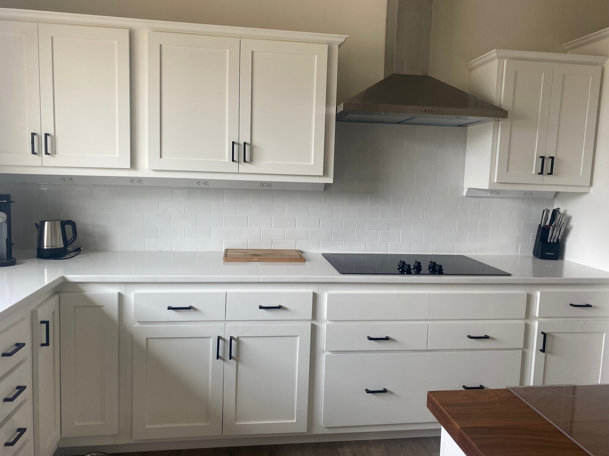 Building Photo - 18 Pine Dr