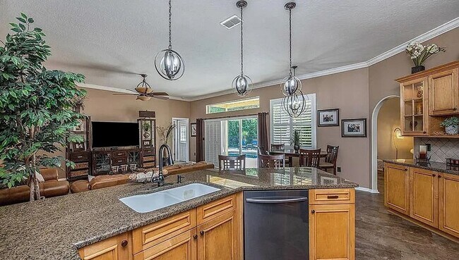 Building Photo - Beautifully updated Pool Home!!