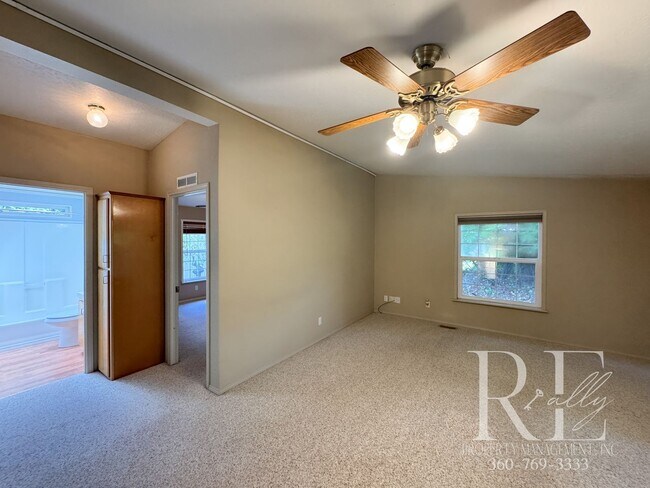 Building Photo - Your Private Getaway In Bremerton