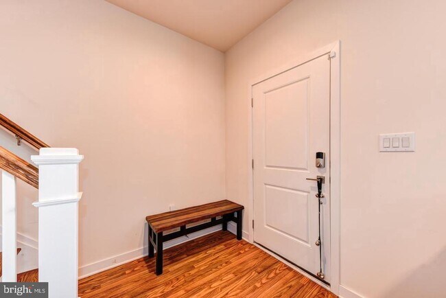 Building Photo - 10 Manchester Dr