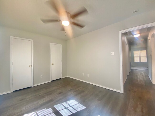 Building Photo - 3 bedroom near I-27 now available.