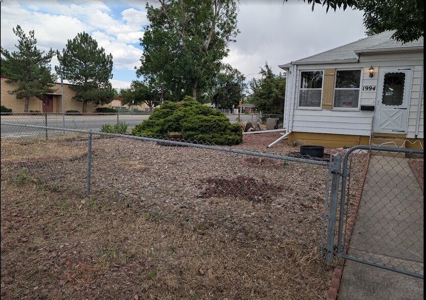 Front Yard Corner - 1994 Macon St