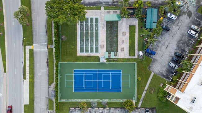 Building Photo - 6850 Royal Palm Blvd