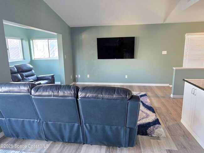 Building Photo - 0000 Pineapple Ave