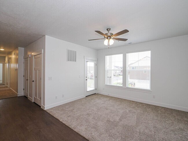 Building Photo - 6667 Twin Rocks Ln