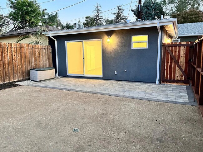 Building Photo - 5246 Canoga Ave