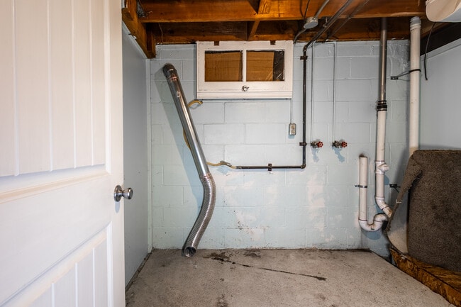 Building Photo - 5713 Spaulding St