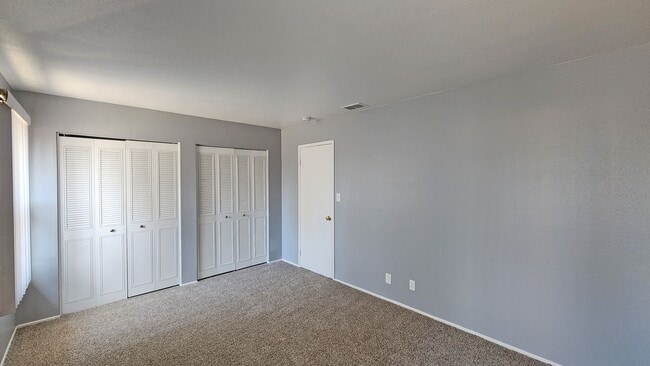 Building Photo - 422 Florin Rd