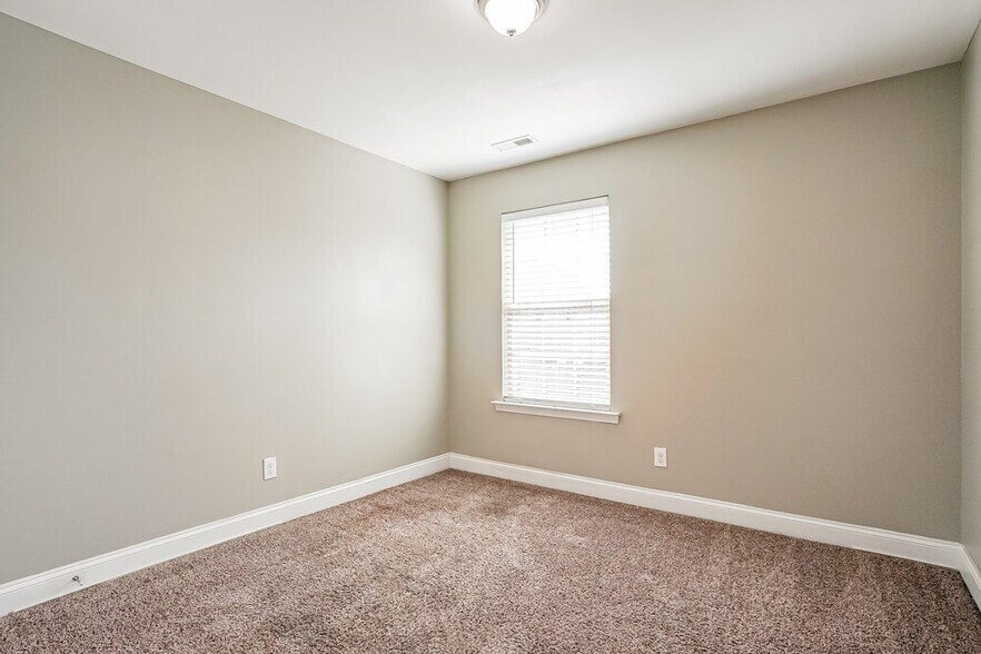 Building Photo - 168 Outwater Ridge Dr