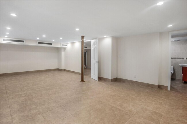 Building Photo - 72 Berkshire Rd