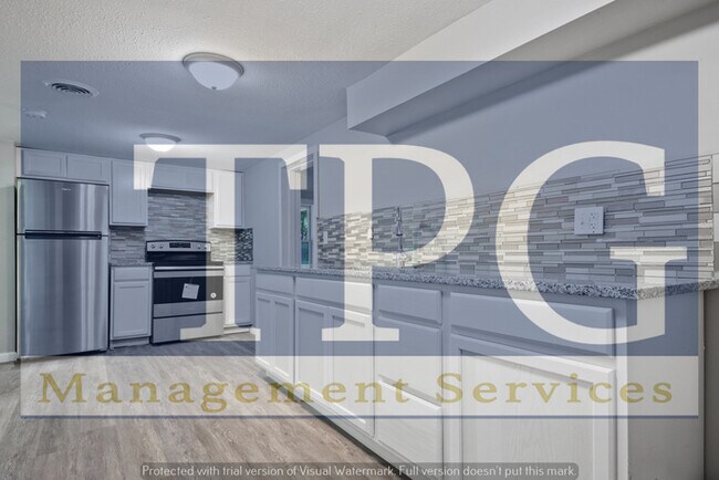 Building Photo - Beautiful, Pet Friendly, Newly Renovated Home in Independence MO!