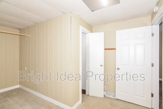 Building Photo - 454 Sherburne Ave