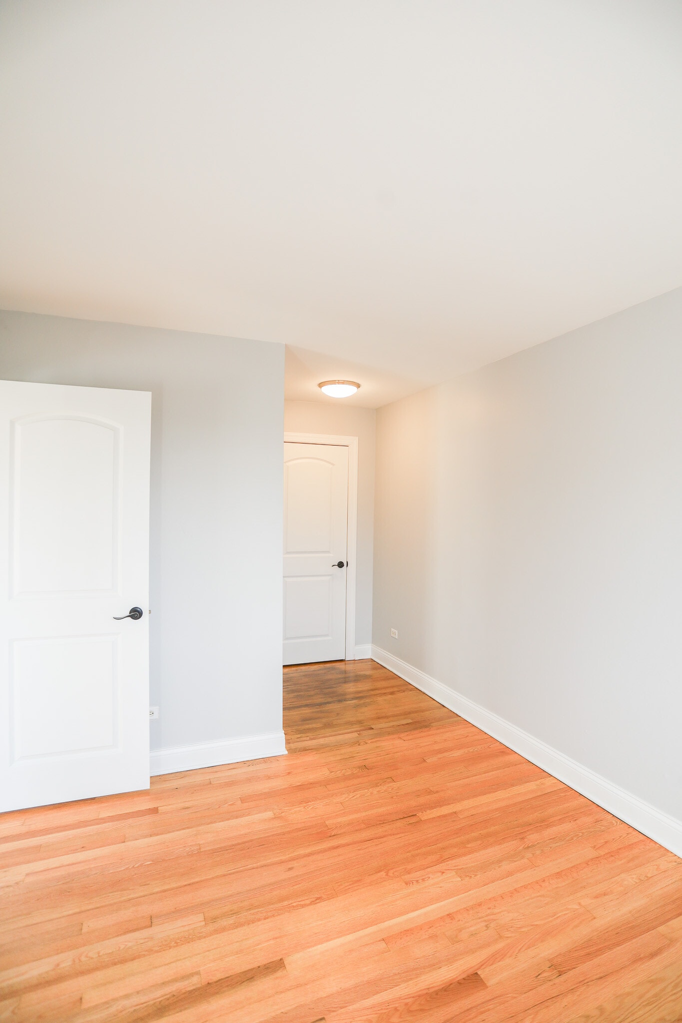 Building Photo - 6106 N Kenmore Ave