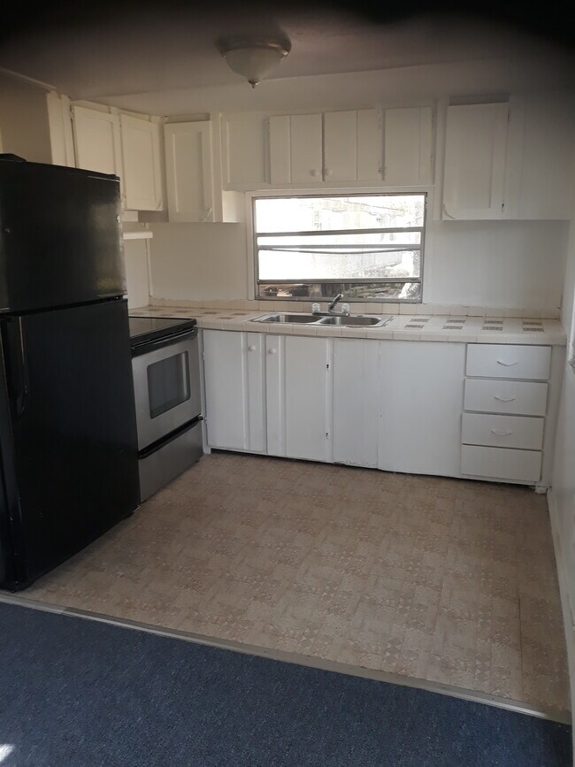 Building Photo - 5355 New Kings Rd