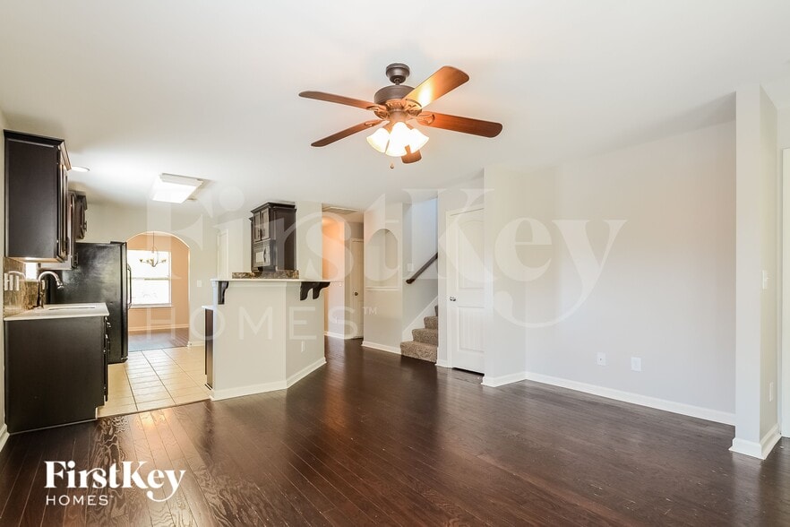 Building Photo - 465 W Park Dr