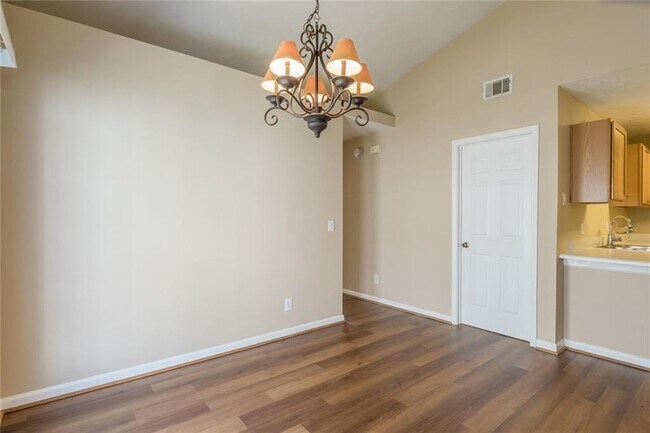 Building Photo - 2375 Lexington Ln