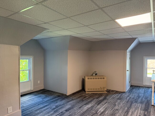 Building Photo - 3 Bed 1 Bath Home with Garage