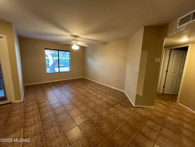 Building Photo - 5751 N Kolb Rd