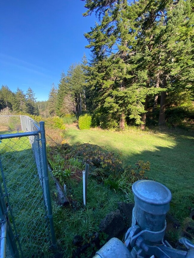 Building Photo - BRING YOUR ATVS - JUST MINUTES FROM THE OREGON DUNES!