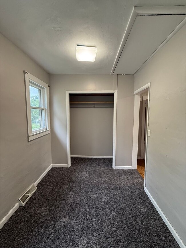 Building Photo - 811 9th Ave SE