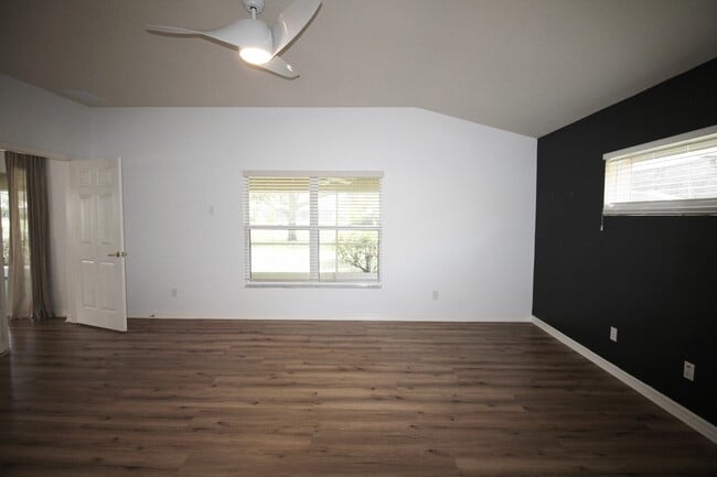 Building Photo - 6428 Waverly Green Way