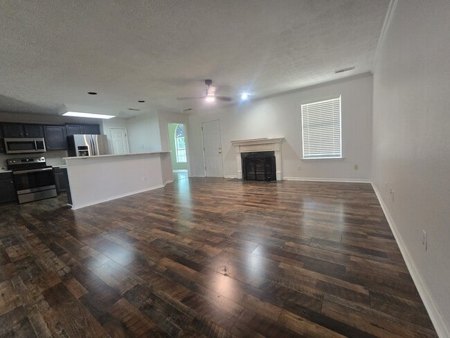 Building Photo - 2112 Spring Hill Cir