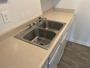 Building Photo - Modern 2-Bed, 1-Bath Oasis with Central Ai...