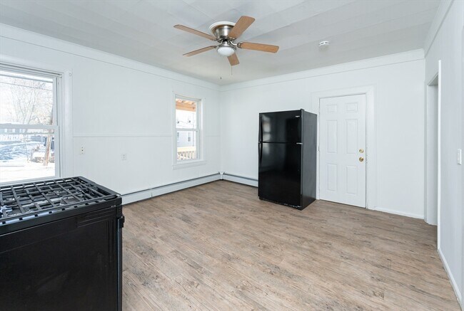 Building Photo - 26 Wilson St